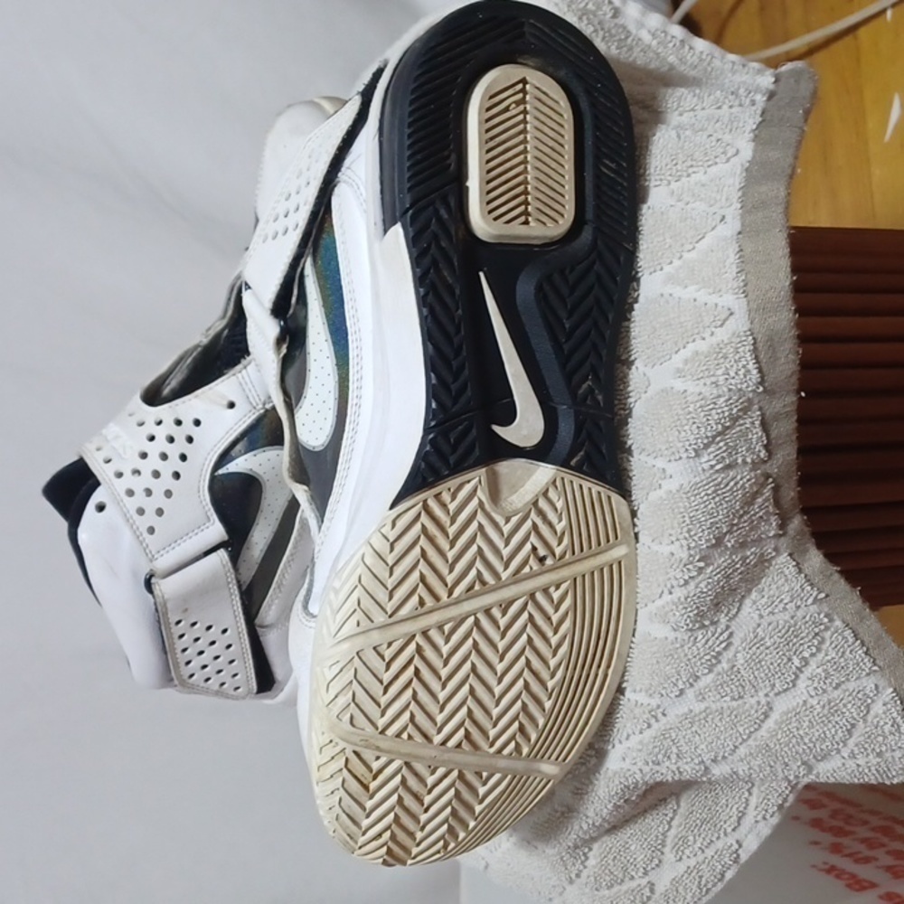 NIKE MENS AIR MAX SIZE 9.5 IN A BEAUTIFUL BLACK AND WHITE LEATHER UPPERS 😍 👌 ♥ - Picture 3 of 8